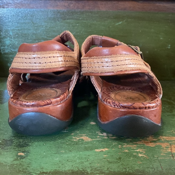 Ariat sandals- cute, like new! Women’s US- Size- 8.5. - Picture 6 of 13